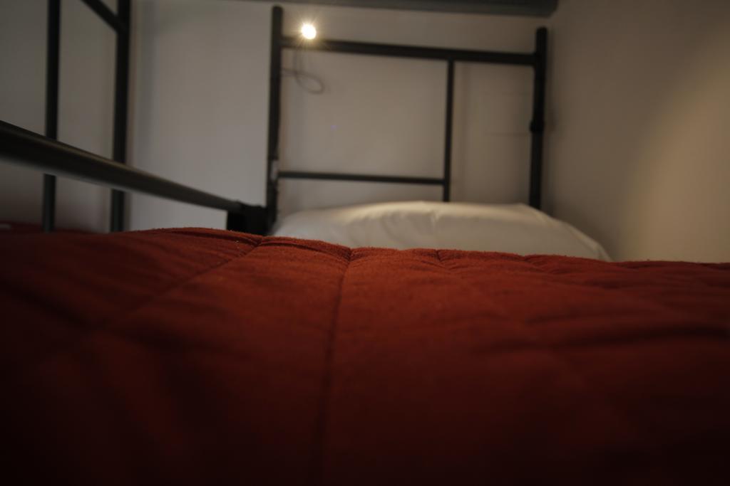 Traveller Box Hostel Seville Room photo
