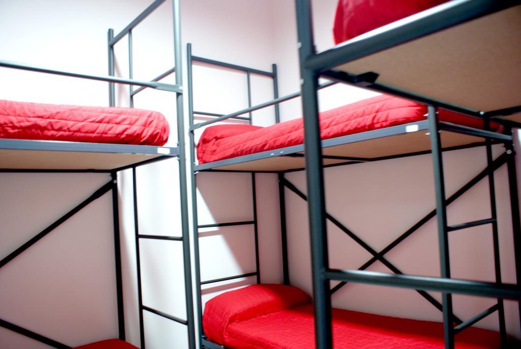 Traveller Box Hostel Seville Room photo