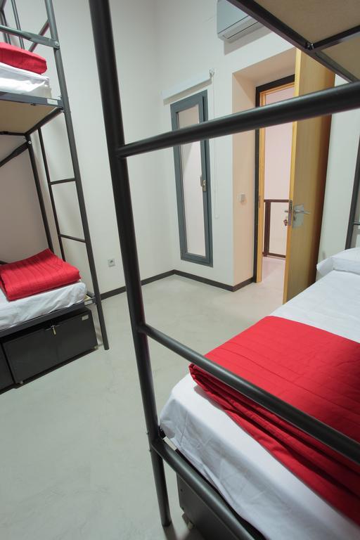 Traveller Box Hostel Seville Exterior photo