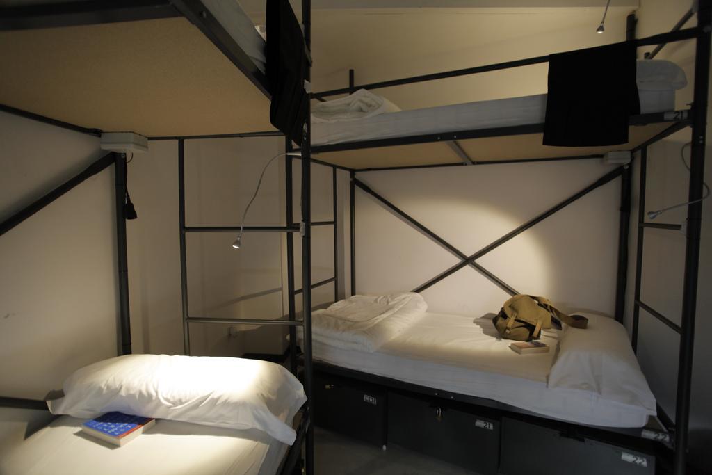 Traveller Box Hostel Seville Room photo